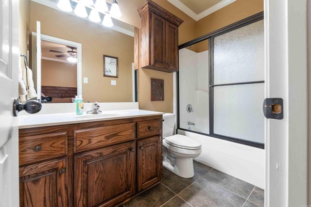 60 Highland Rd, Tumbling Shoals, AR 72581
