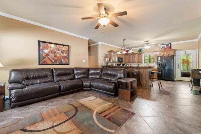 60 Highland Rd, Tumbling Shoals, AR 72581