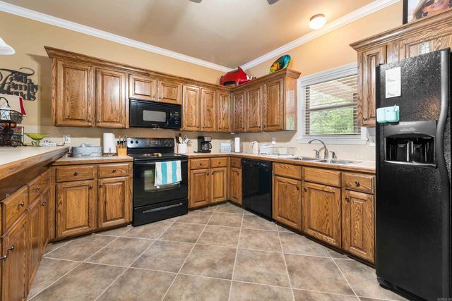 60 Highland Rd, Tumbling Shoals, AR 72581