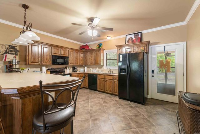 60 Highland Rd, Tumbling Shoals, AR 72581