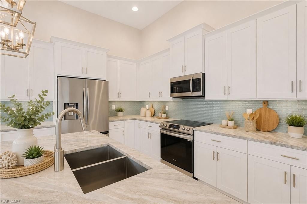 Image 8 of property listing at 3818 SW 17th AVE, Cape Coral, FL 33914