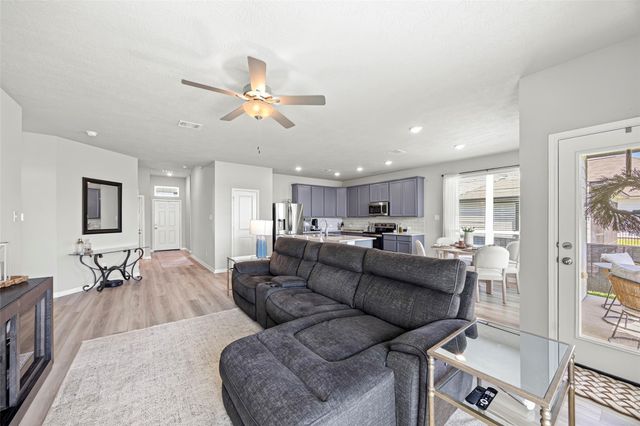 383 Shoreview Drive, Conroe, TX 77303