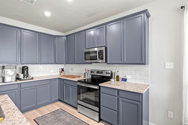 383 Shoreview Drive, Conroe, TX 77303