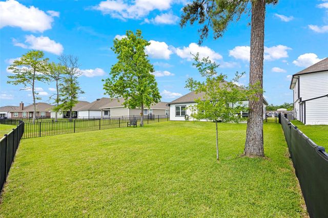 383 Shoreview Drive, Conroe, TX 77303