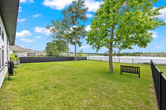 383 Shoreview Drive, Conroe, TX 77303