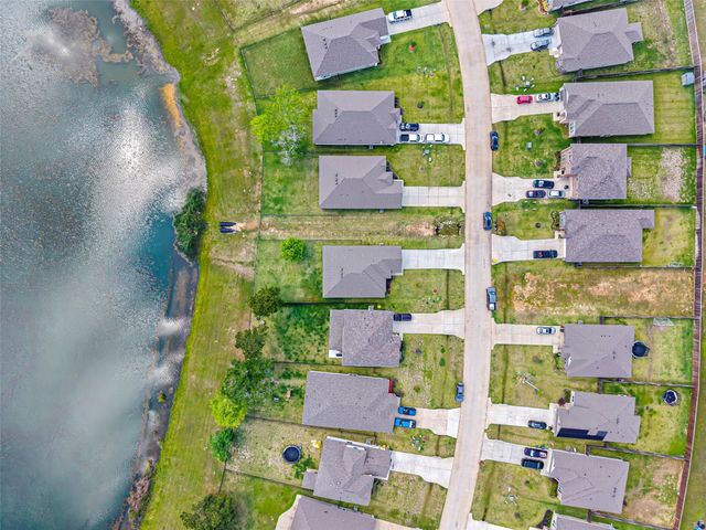 383 Shoreview Drive, Conroe, TX 77303