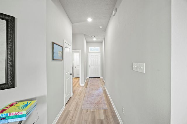 383 Shoreview Drive, Conroe, TX 77303