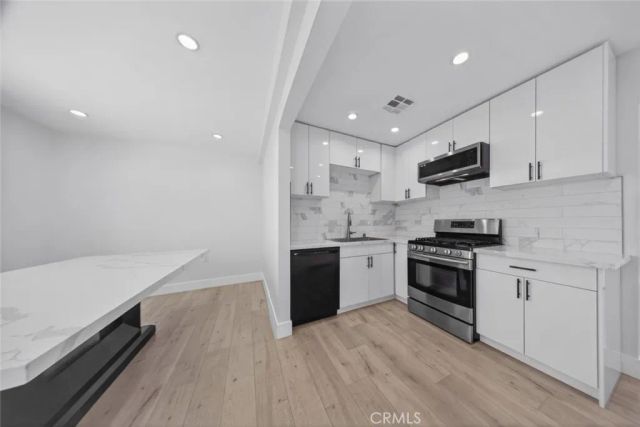 11840 Arminta Street, North Hollywood, CA 91605