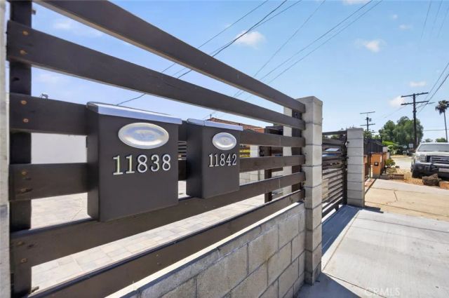 11840 Arminta Street, North Hollywood, CA 91605
