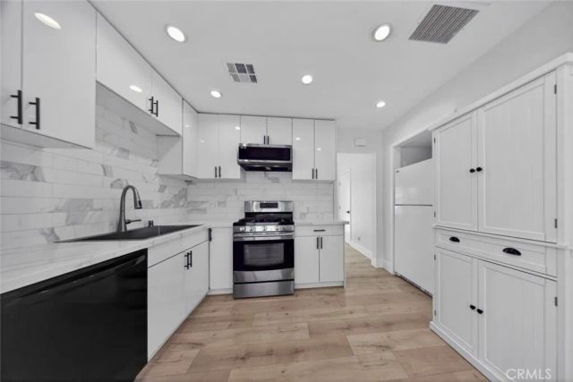 11840 Arminta Street, North Hollywood, CA 91605