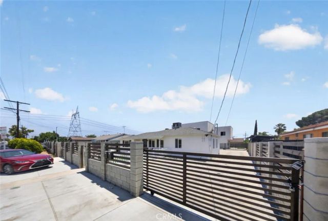 11840 Arminta Street, North Hollywood, CA 91605