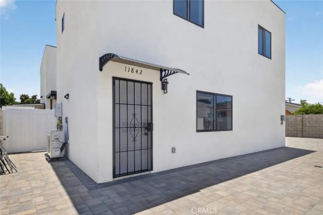 11840 Arminta Street, North Hollywood, CA 91605