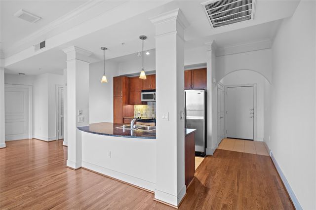 3333 Allen Parkway 606, Houston, TX 77019