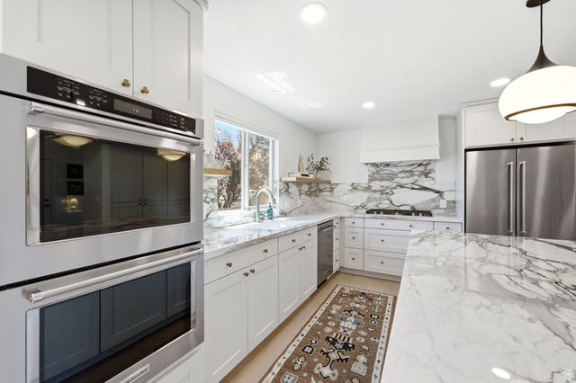 2154 E NEW HORIZON DR, Sandy, UT 84093