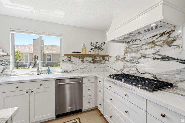2154 E NEW HORIZON DR, Sandy, UT 84093