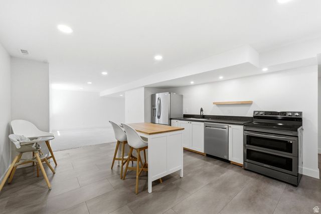 2154 E NEW HORIZON DR, Sandy, UT 84093