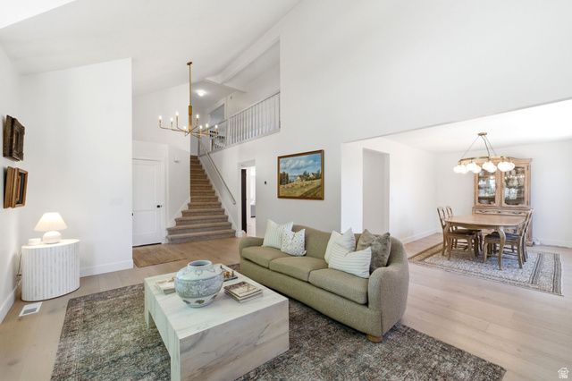 2154 E NEW HORIZON DR, Sandy, UT 84093