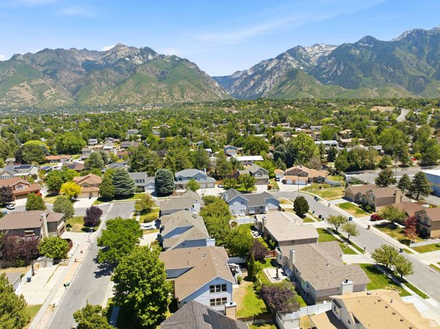 2154 E NEW HORIZON DR, Sandy, UT 84093