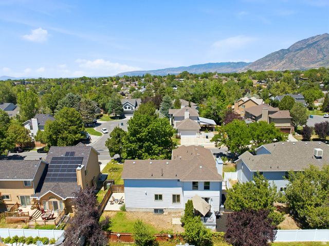 2154 E NEW HORIZON DR, Sandy, UT 84093