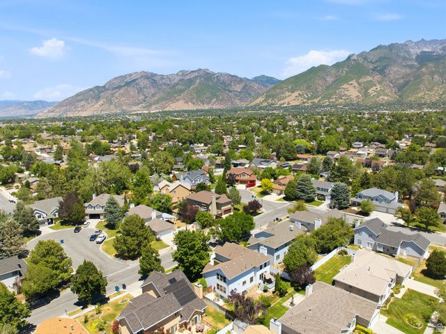 2154 E NEW HORIZON DR, Sandy, UT 84093