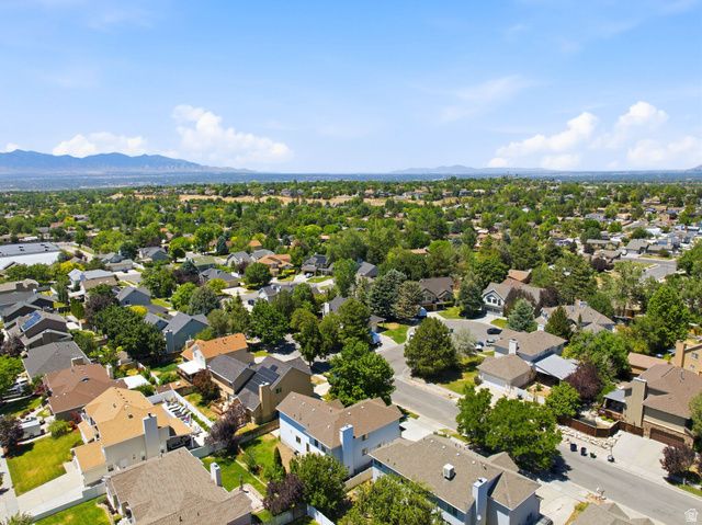 2154 E NEW HORIZON DR, Sandy, UT 84093