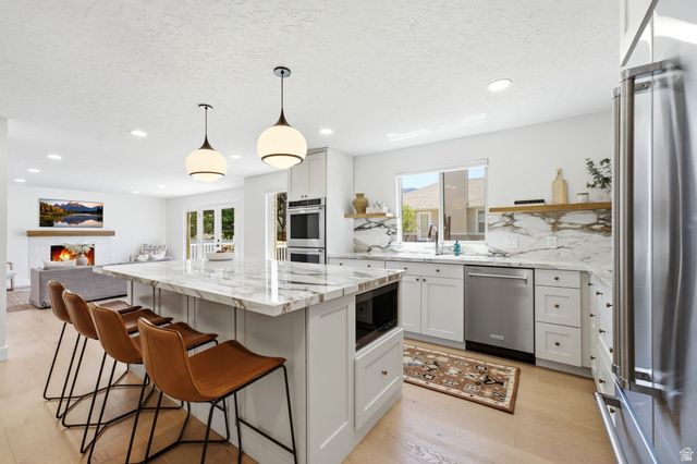 2154 E NEW HORIZON DR, Sandy, UT 84093