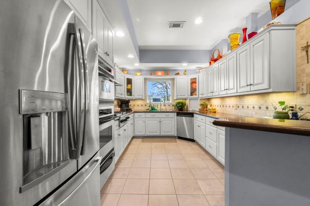 458 Mallard Point, Livingston, TX 77351