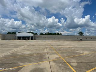 3943 Denny Avenue, Pascagoula, MS 39581