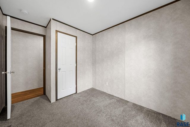 5005 W Alpha Pl Place, Sioux Falls, SD 57106