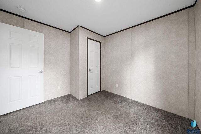 5005 W Alpha Pl Place, Sioux Falls, SD 57106