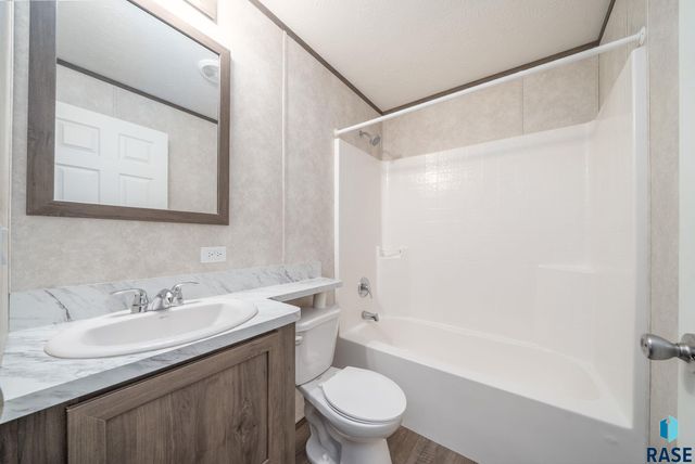 5005 W Alpha Pl Place, Sioux Falls, SD 57106