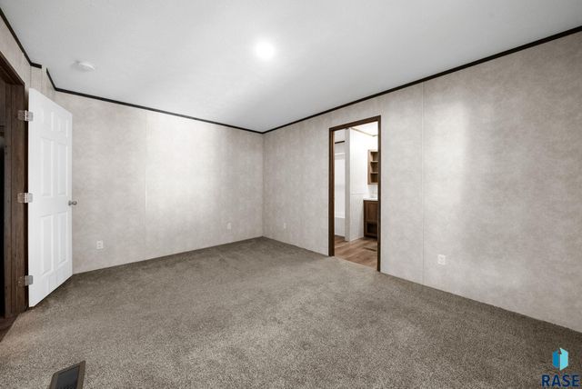 5005 W Alpha Pl Place, Sioux Falls, SD 57106