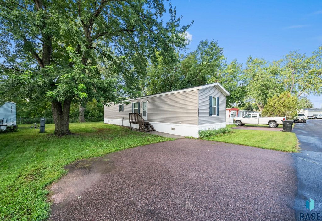 5005 W Alpha Pl Place, Sioux Falls, SD 57106