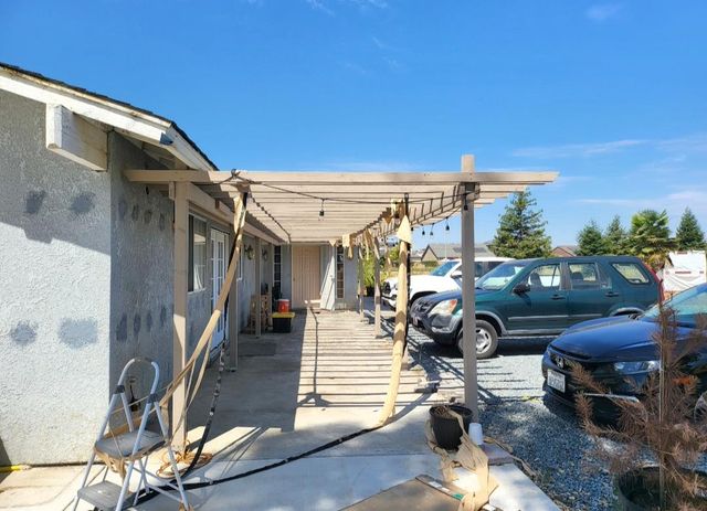 2744 N Locan Avenue, Fresno, CA 93737