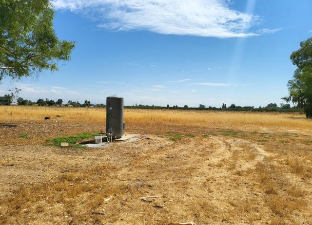 2744 N Locan Avenue, Fresno, CA 93737