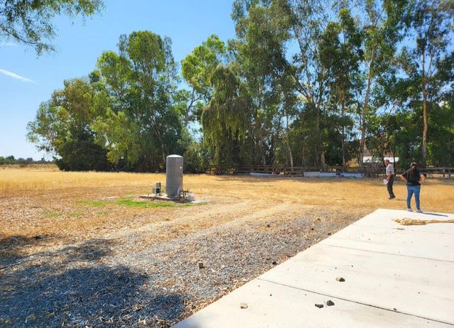 2744 N Locan Avenue, Fresno, CA 93737