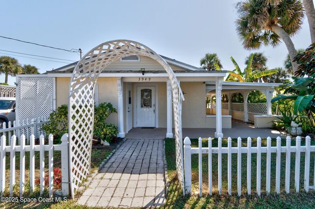 3949 Canal Drive, Sebastian, FL 32976