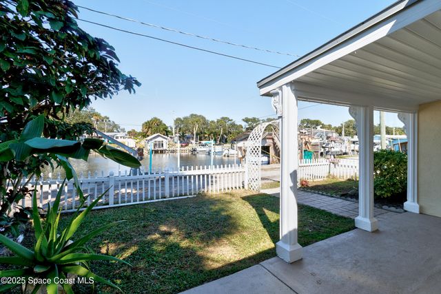 3949 Canal Drive, Sebastian, FL 32976