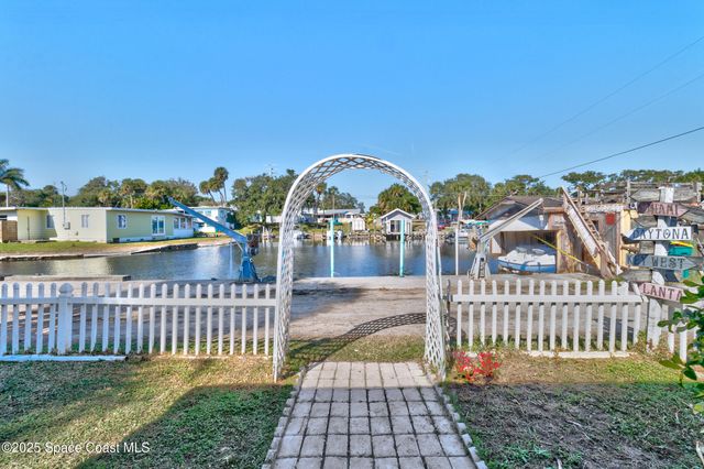 3949 Canal Drive, Sebastian, FL 32976