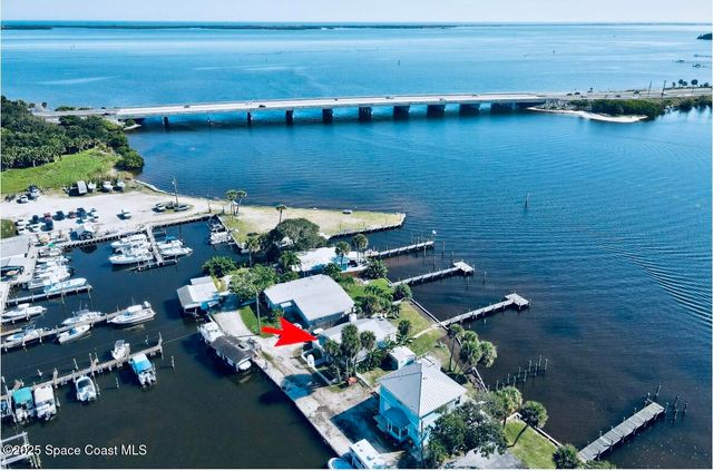 3949 Canal Drive, Sebastian, FL 32976