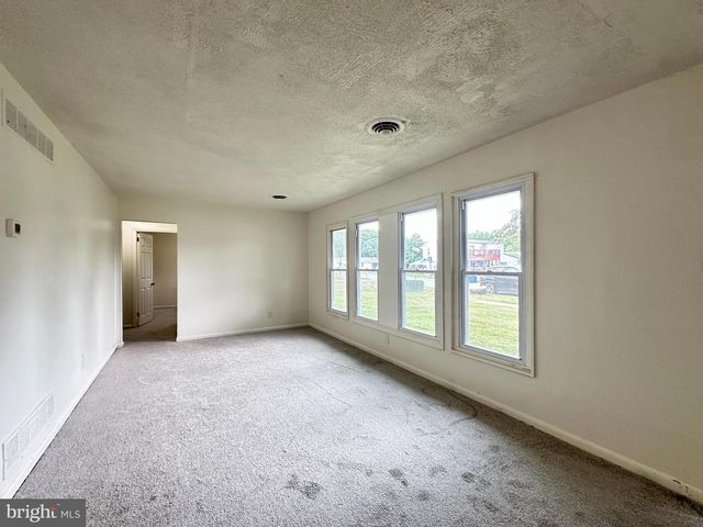 105 N GOVERNORS BLVD, Dover, DE 19901