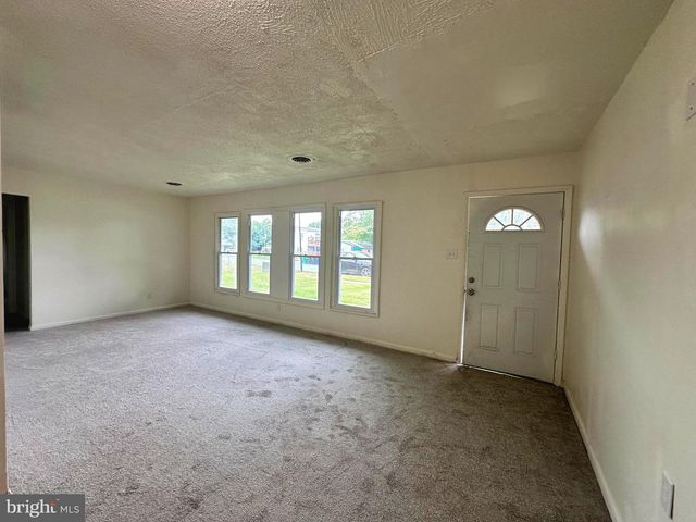 105 N GOVERNORS BLVD, Dover, DE 19901