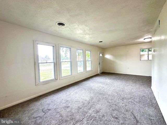 105 N GOVERNORS BLVD, Dover, DE 19901