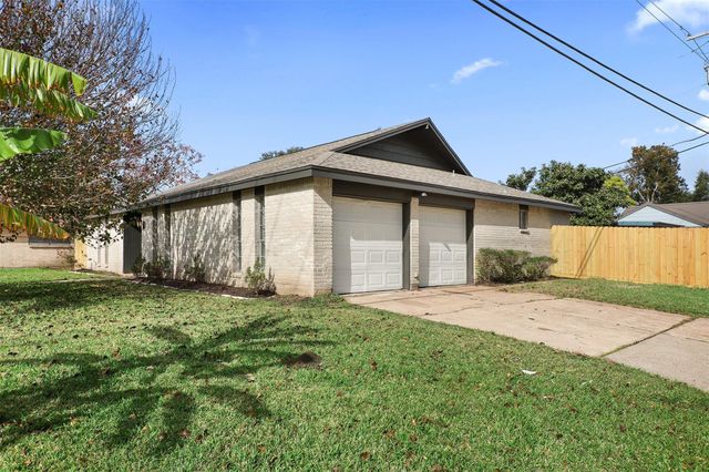 9002 San Jose Avenue, Texas City, TX 77591