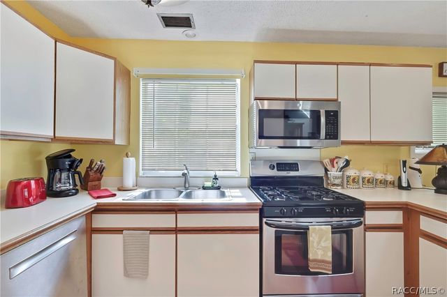 9160 W Kingston Drive, Homosassa, FL 34448