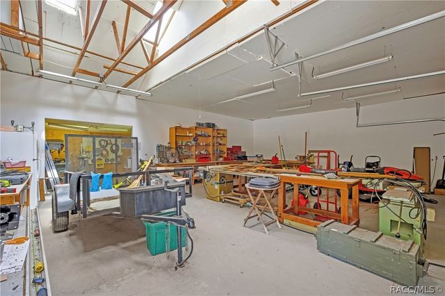 9160 W Kingston Drive, Homosassa, FL 34448