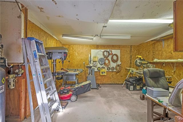 9160 W Kingston Drive, Homosassa, FL 34448