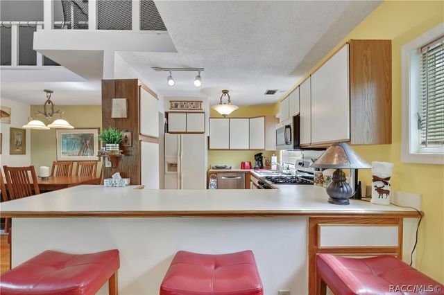 9160 W Kingston Drive, Homosassa, FL 34448