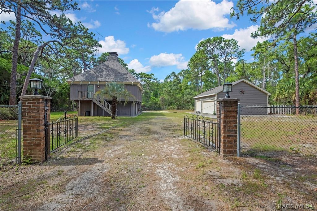 9160 W Kingston Drive, Homosassa, FL 34448