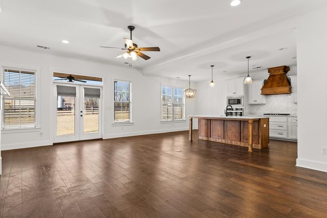 3292 KREUNUN ST, Nesbit, MS 38651